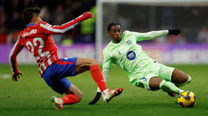 仅吸引了球 仅吸引了球